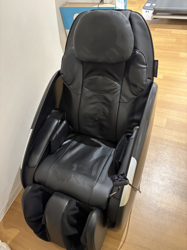 チョコザップに導入された上位モデルのマッサージチェア（くつろぎ指定席 CHD-9120）